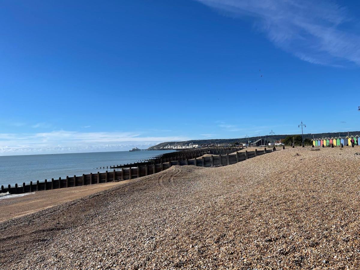 Impeccable 2-Bed Apartment In Tournoi d'Eastbourne Extérieur photo